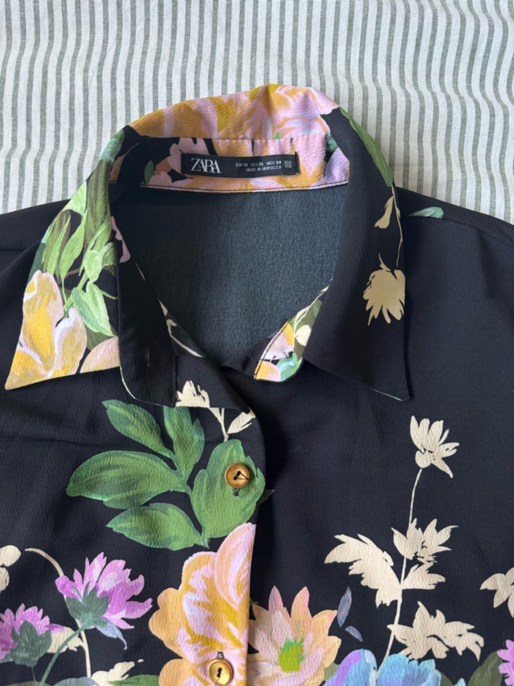Black Floral Button-Front Shirt Dress with Belt - Picture 4 of 8
